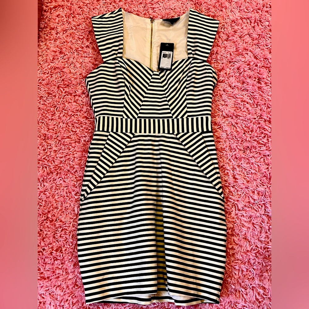 BNWT-Guess dress, pin up style blk/wht pinstripe